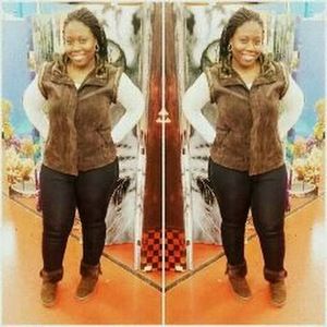 Meet your Posher, Rena